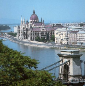 Budapest è la città dove si svolge buona parte di Apologia del piano B